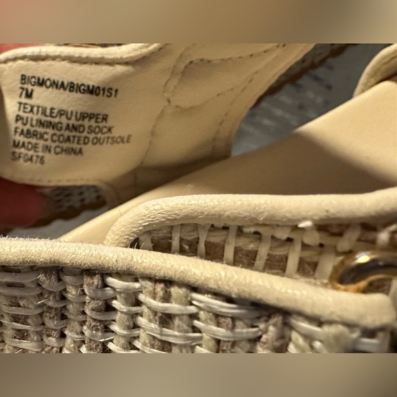 Steve Madden Cream Platform Sandals - Picture 4 of 4